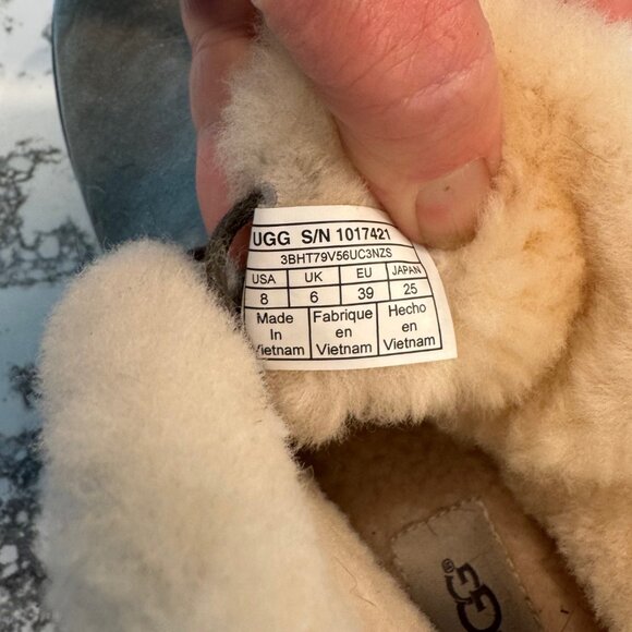 SALE -  UGG Gray Heal Boots - Water Proof - Picture 10 of 10